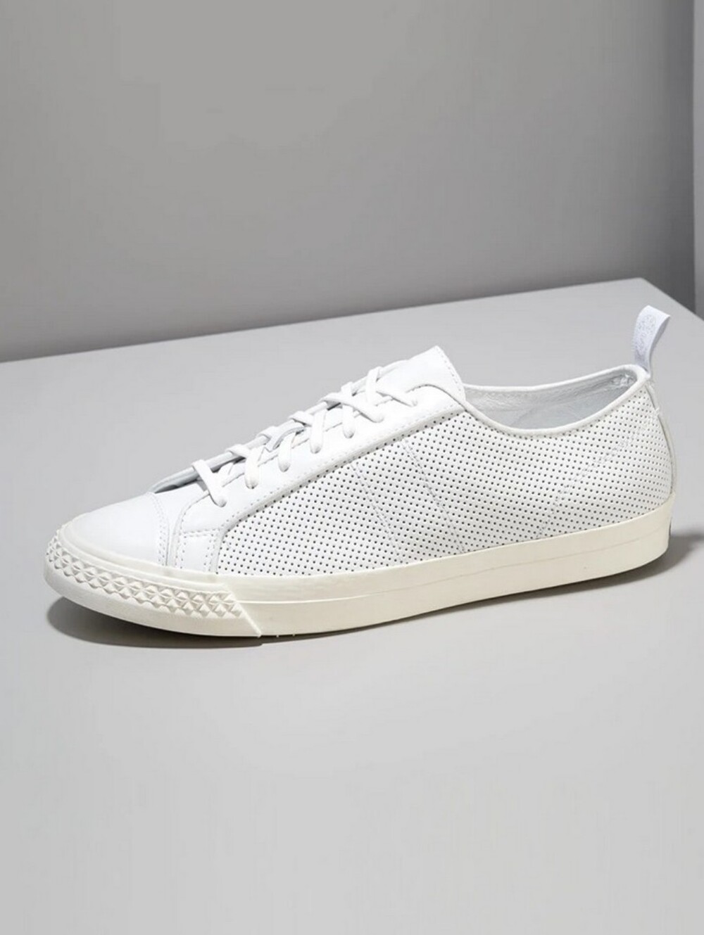 《 Todd Snyder 》Perforated Leather Sneakers